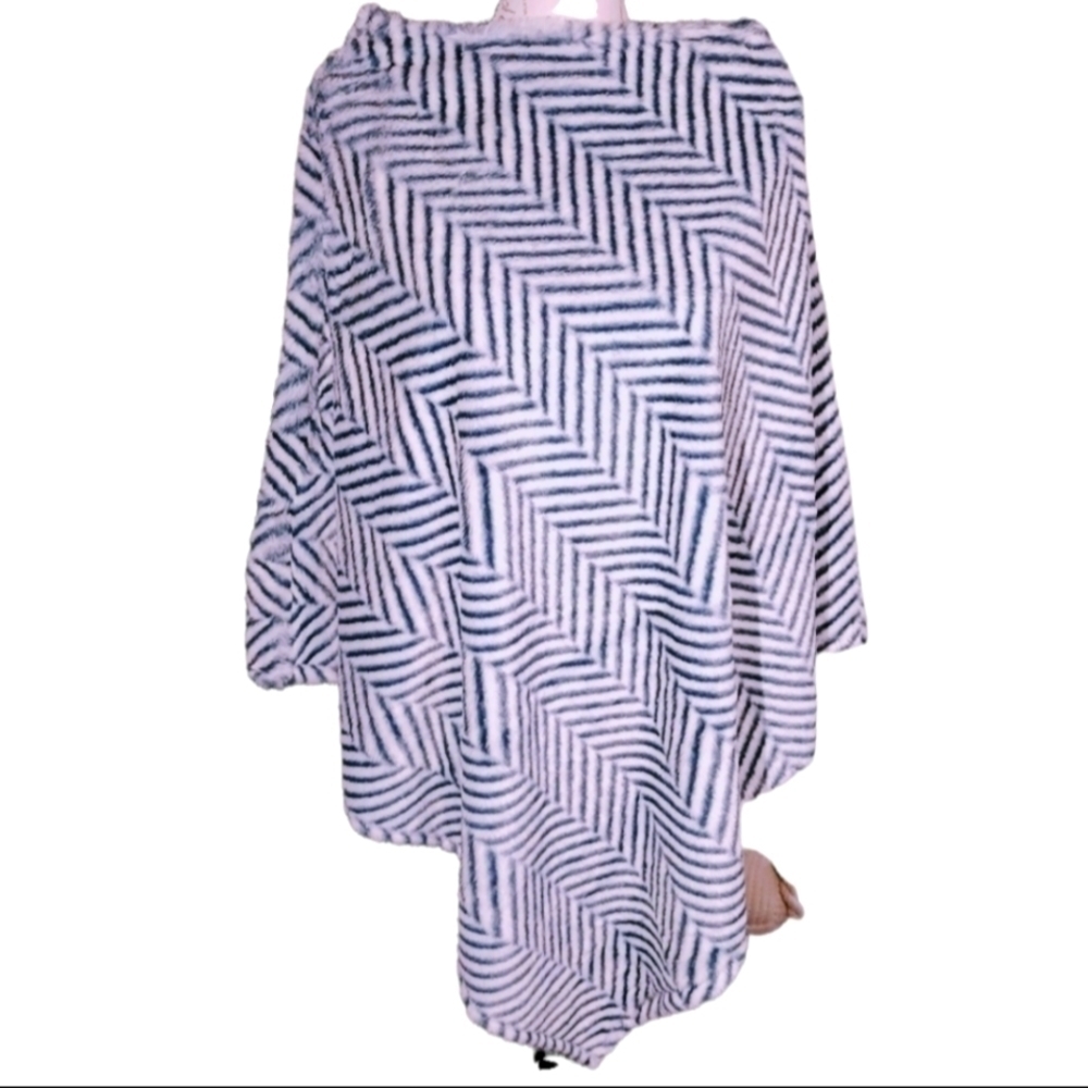 LIB Faux Fur Poncho NWT